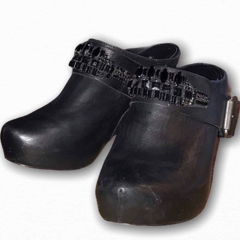 *FINAL MARKDOWN* Vera Wang Lavender Label Black Slides